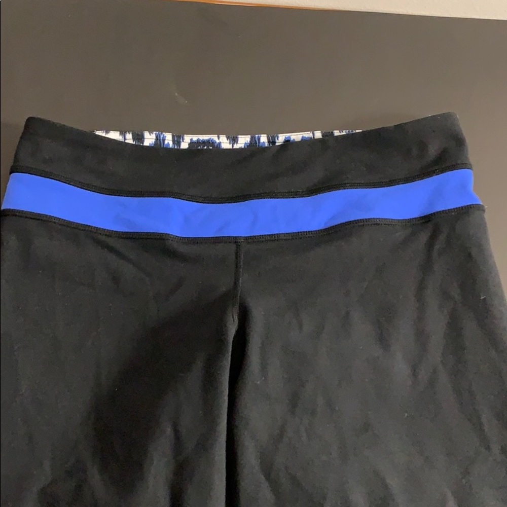 Reversable Lululemon Capris Size 6 - Picture 9 of 9